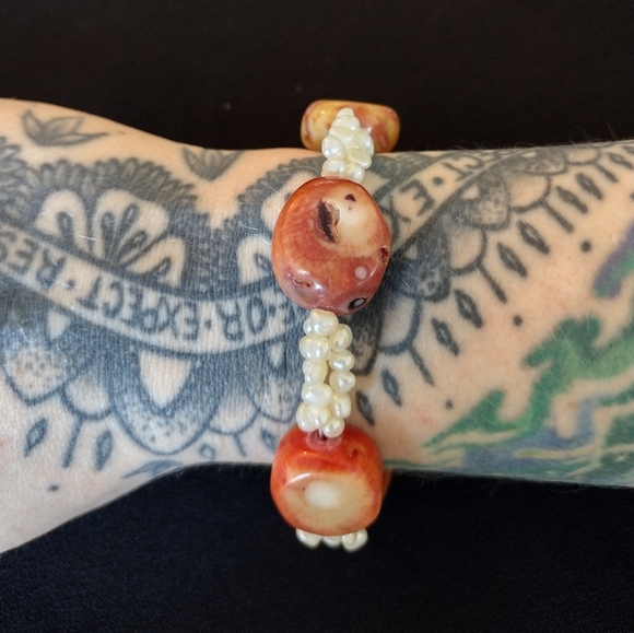 Handcrafted Red and Cream Shell And Pearl Bracelet - Picture 1 of 11